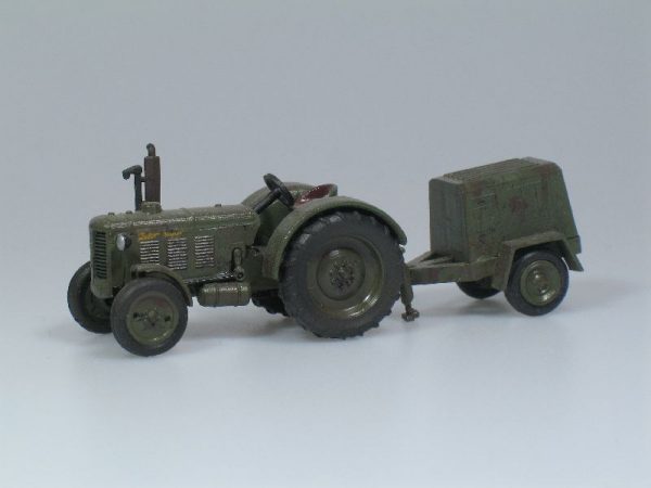 Zetor 35 with electrical headquarter 1:87