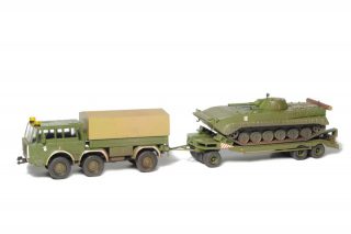 Modellbau Kunststoff Modellbausatz LKW Truck Tatra T 813 6 x 6 Set Tieflader P 32 Panzer BVP 1 SDV 1:87 H0