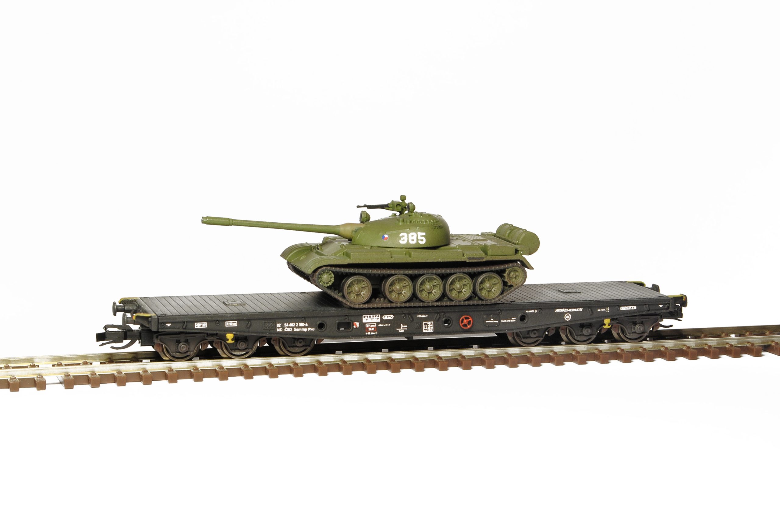 Heavy load car Sammp 10 with tank T-54/55 ČSD 1:120