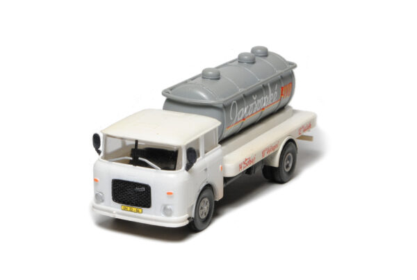 Škoda 706 RT AC 60/3 Jarošovské pivo 1:87 – Bild 4
