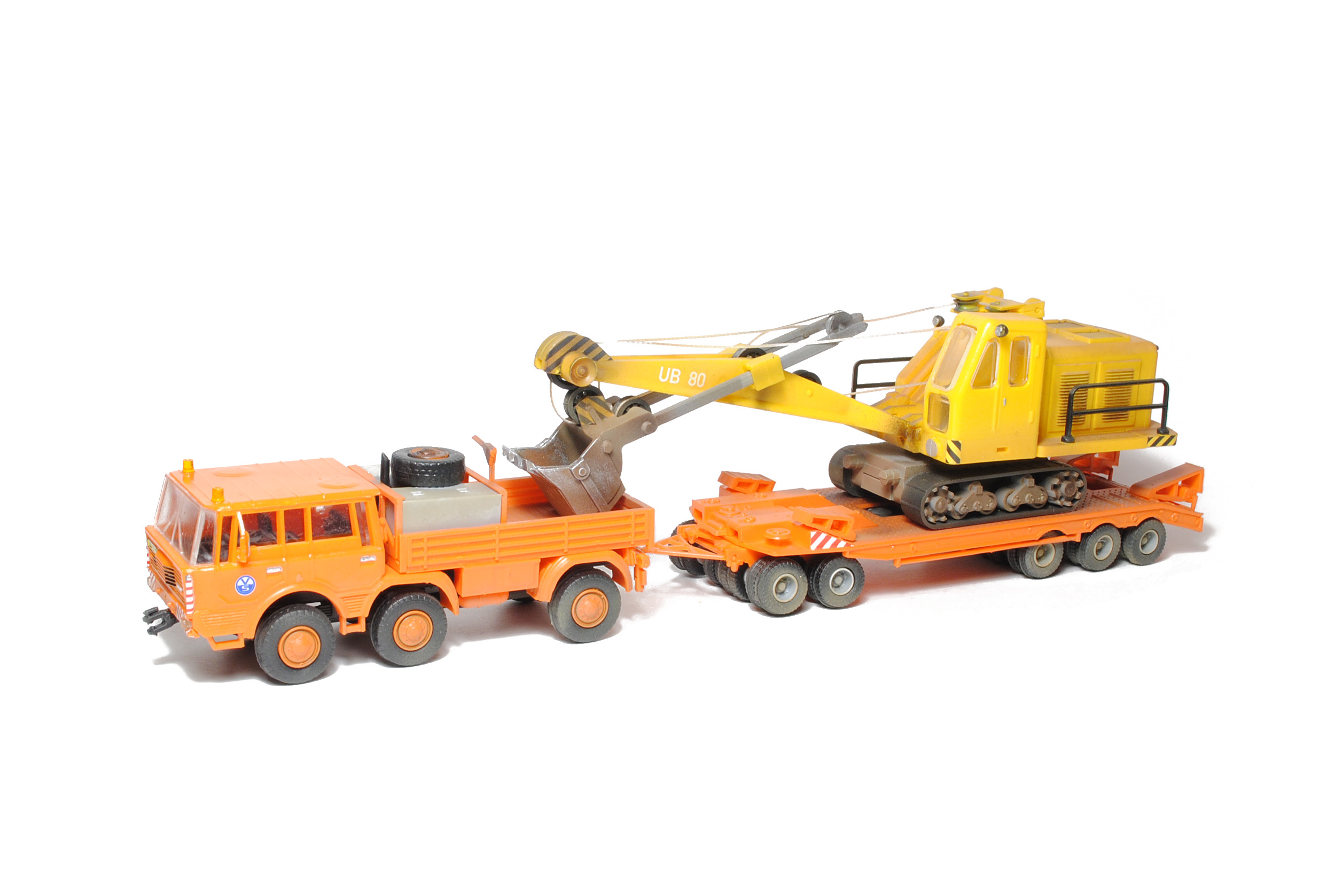 Transport of an excavator 1:87